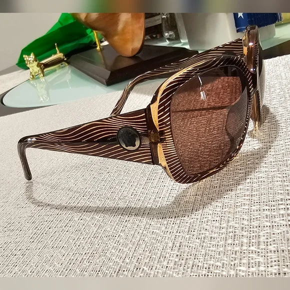 Versace Stylish Brown And Tan Sunglasses With Pattern - Picture 2 of 6